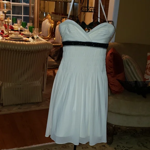 BCBG MAXAZRIA MINI STRAPLESS DRESS. - Picture 1 of 4